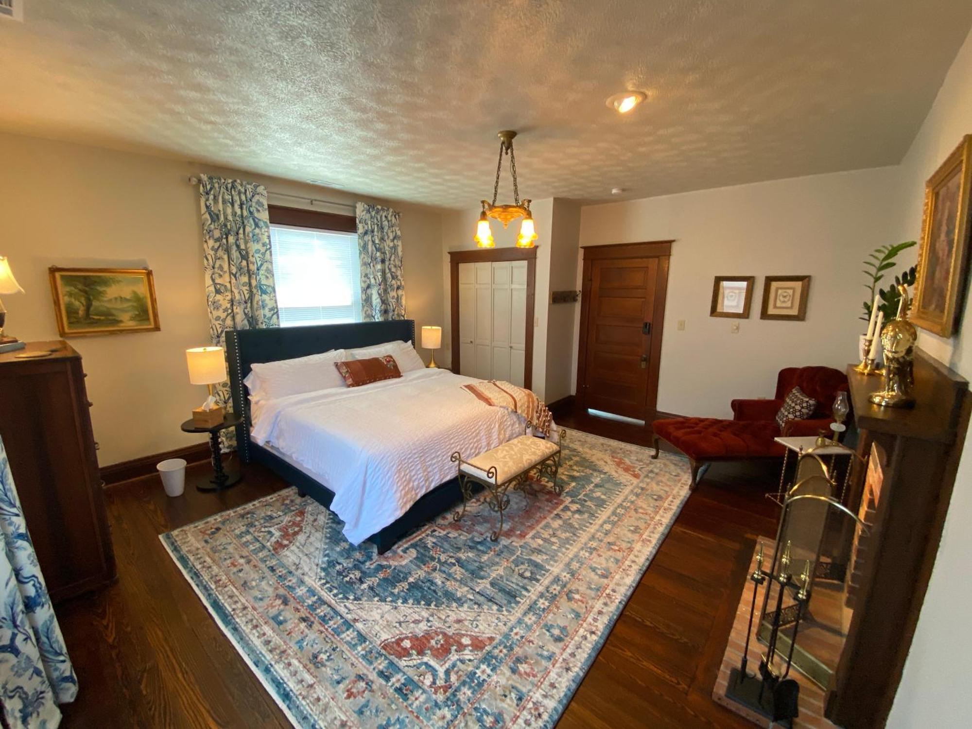 Firefly Hills * Beattyville